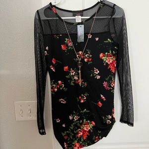 Discreet floral shirt with attachable necklace. Never worn